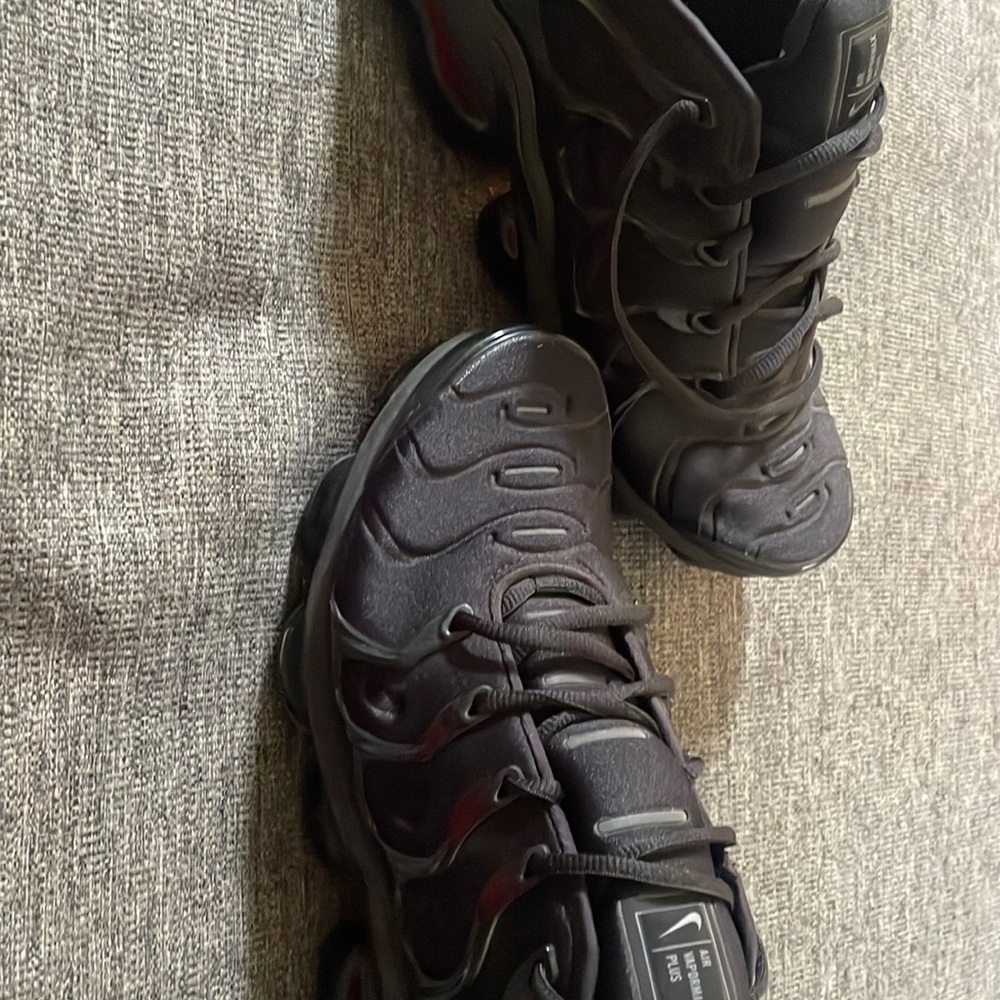 Nike men’s air Vapormax plus back size 8